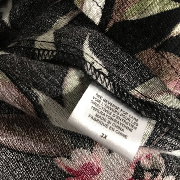 Bobeau floral cold shoulder top - Picture 4 of 4